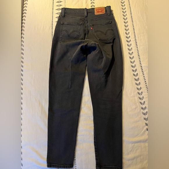 SOLD ELSEWHERE: Size 26 Levi’s mom jeans, dark grey/faded black in colour - Picture 4 of 4